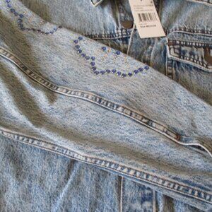 Kut From The Kloth Cropped Denim Jacket Size M Studs & Rhinestones Accent NWT